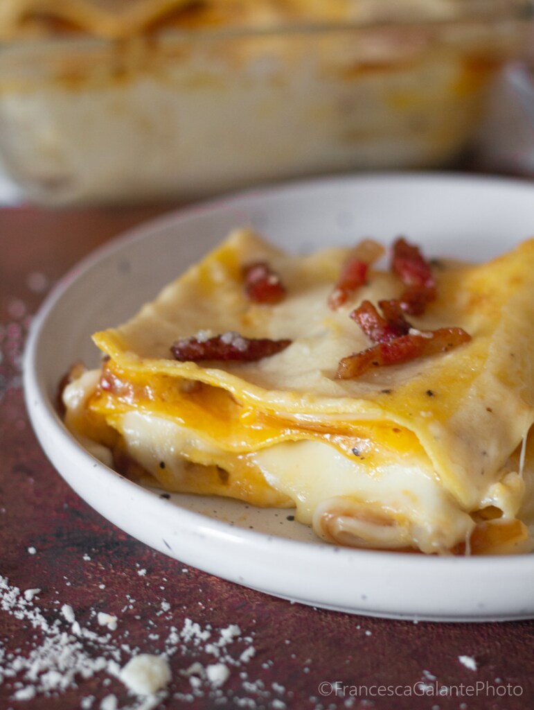 Lasaña a la carbonara tradicional súper cremosa