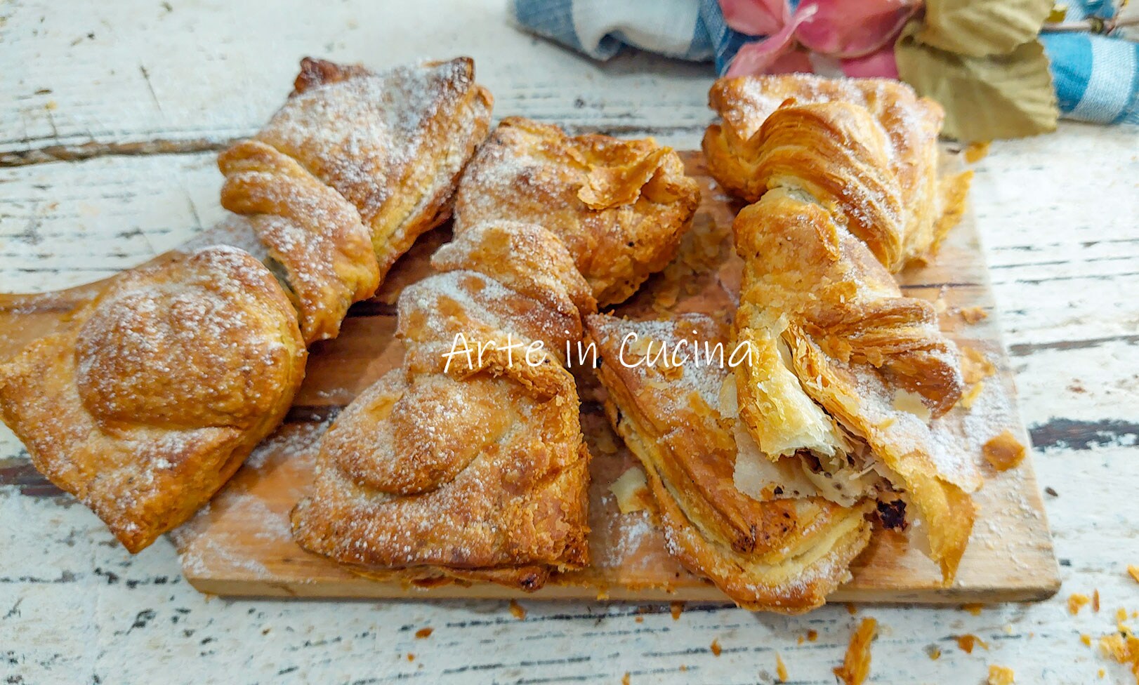 LAZOS DE HOJALDRE CON CHOCOLATE