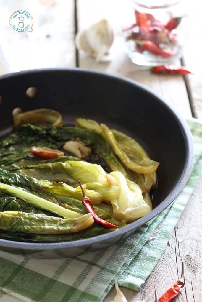 lechuga cocinada en sartén