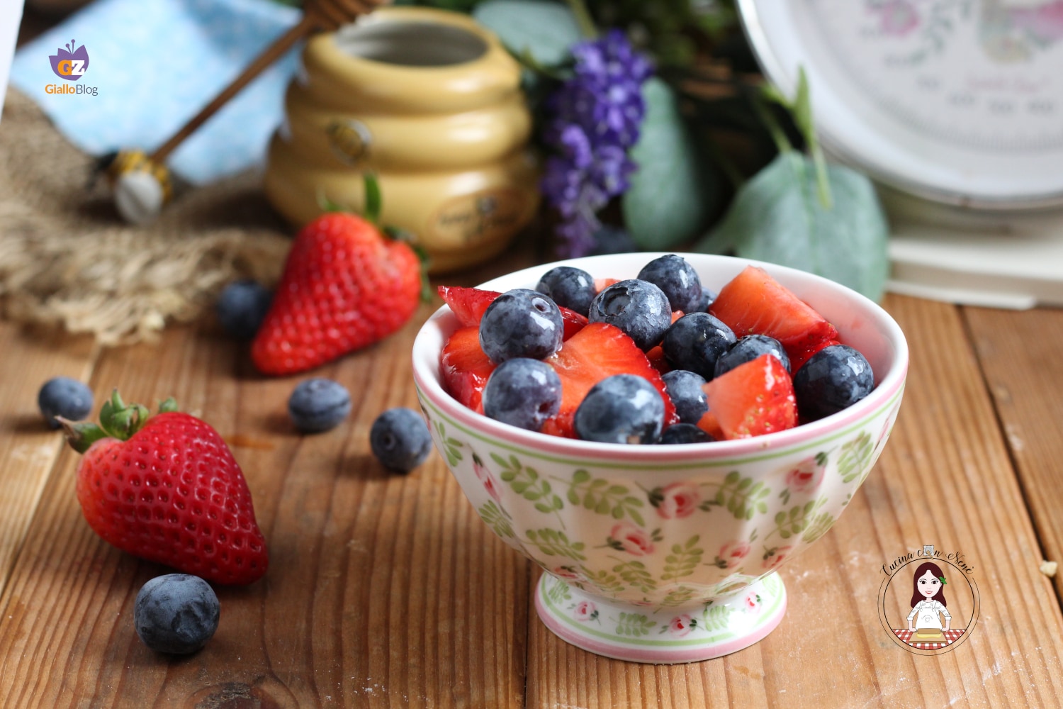 Macedonia de fresas y arándanos