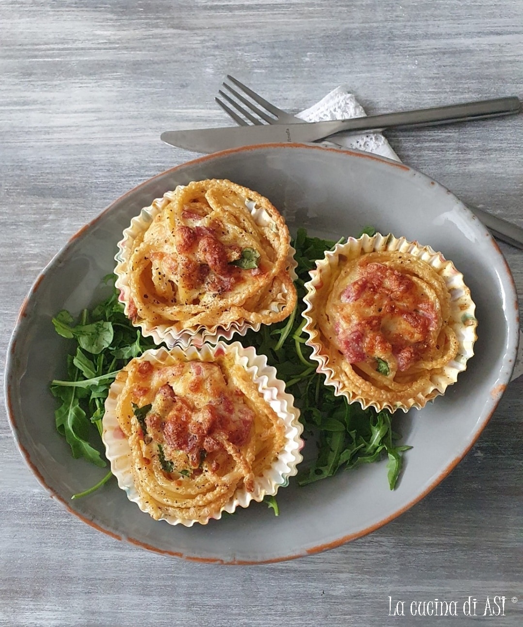 Mini tortillas de espaguetis con salami y scamorza en freidora de aire
