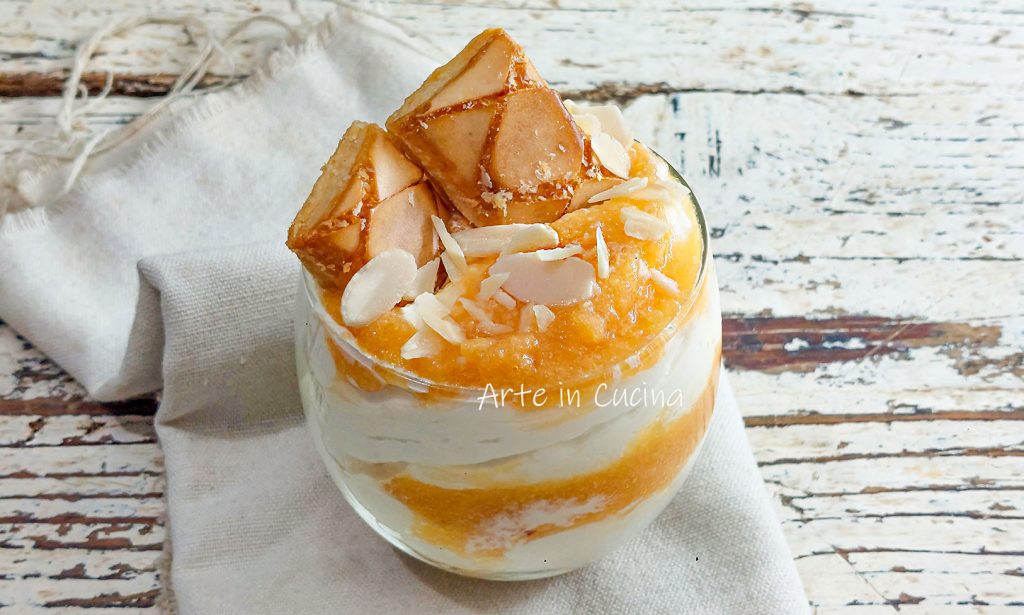 MOUSSE de MELOCOTONES con HOJALDRINAS glaseadas