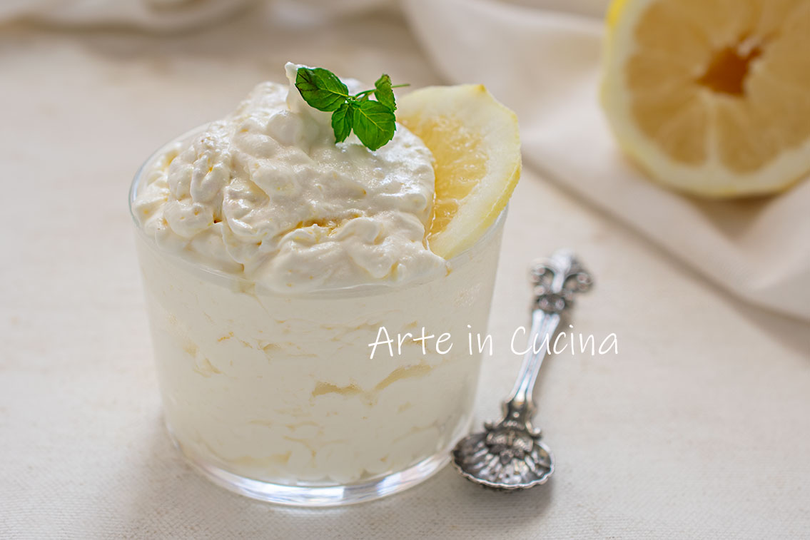 Mousse de yogur al limón