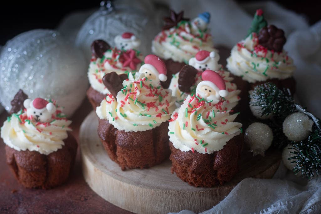 Muffin decorados con chocolate y San Marzano