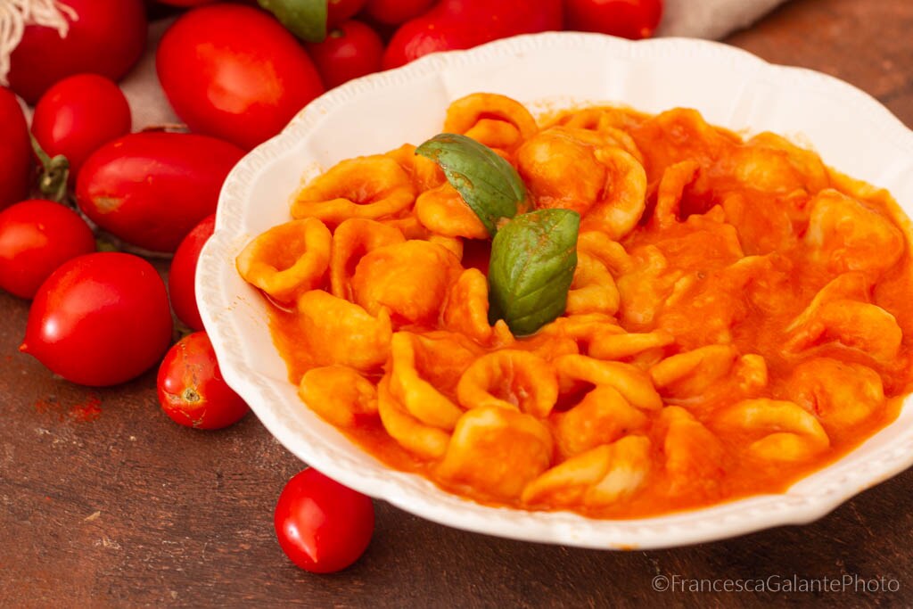 Orecchiette mantecate a los tres tomates