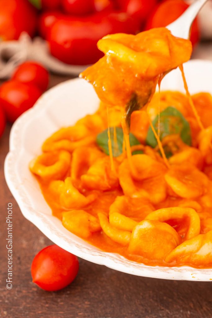Orecchiette mantecate a los tres tomates