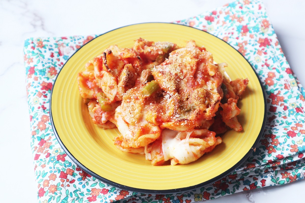 Orecchiette con salchicha y espárragos al horno
