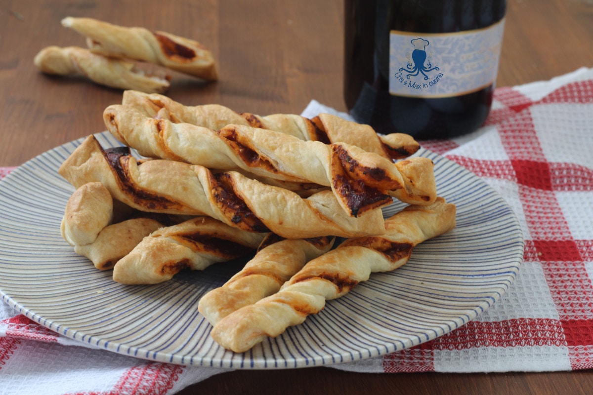 Palitos de hojaldre a la pizzaiola