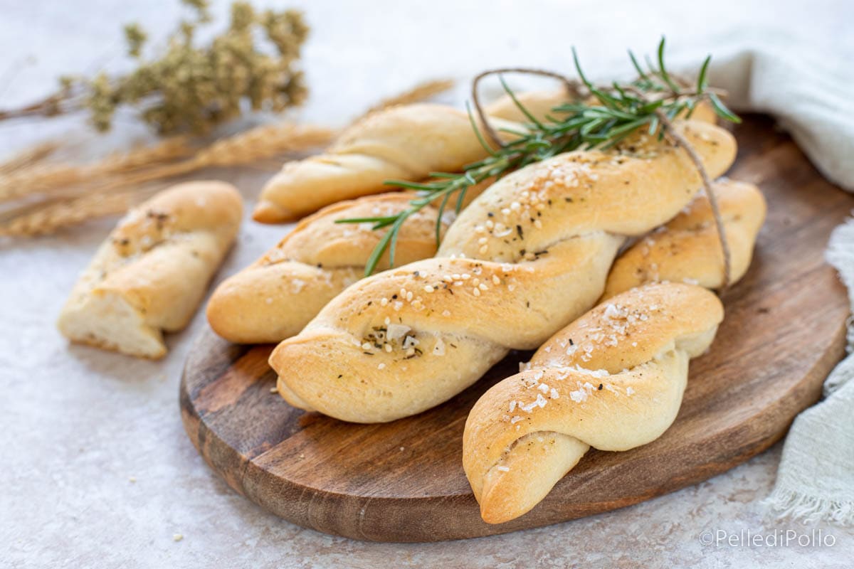 Palitos de pan rústicos simples (Big fat breadsticks)