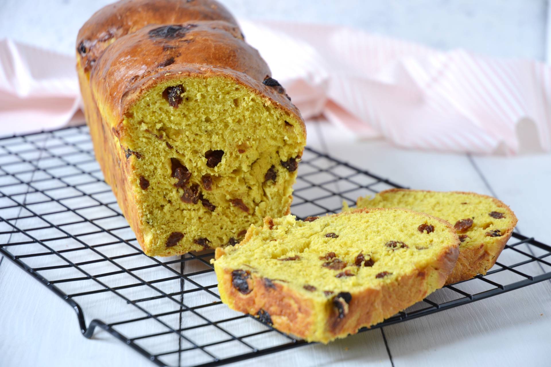 Pan brioche con curry y pasas