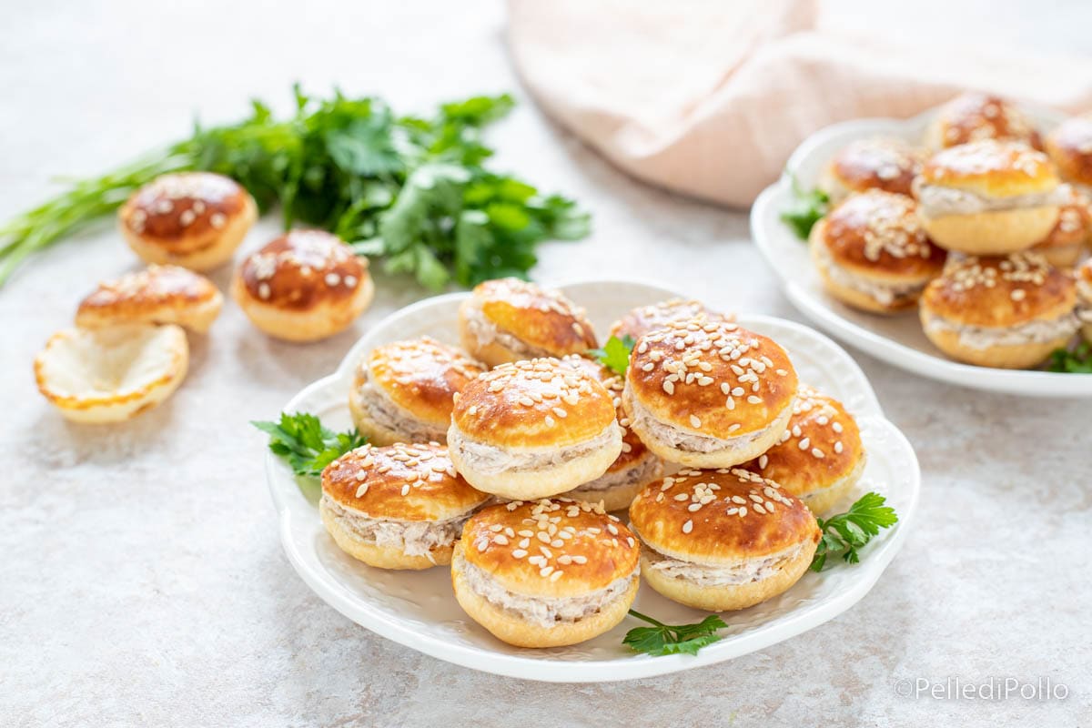 Pañuelos de hojaldre rellenos de atún