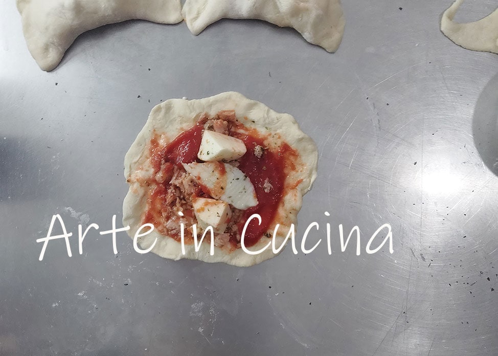 PANZEROTTI DE ATÚN y provola