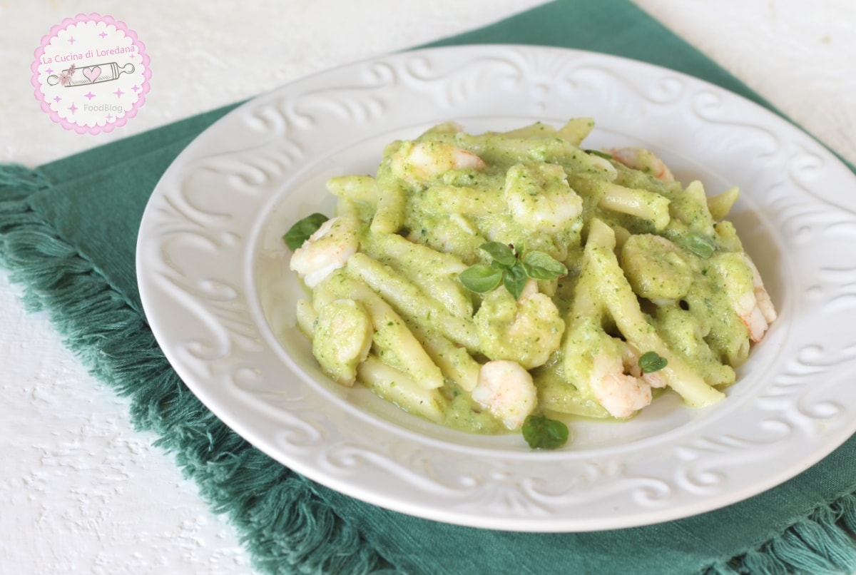 PASTA CON CREMA DE CALABACÍN Y GAMBAS
