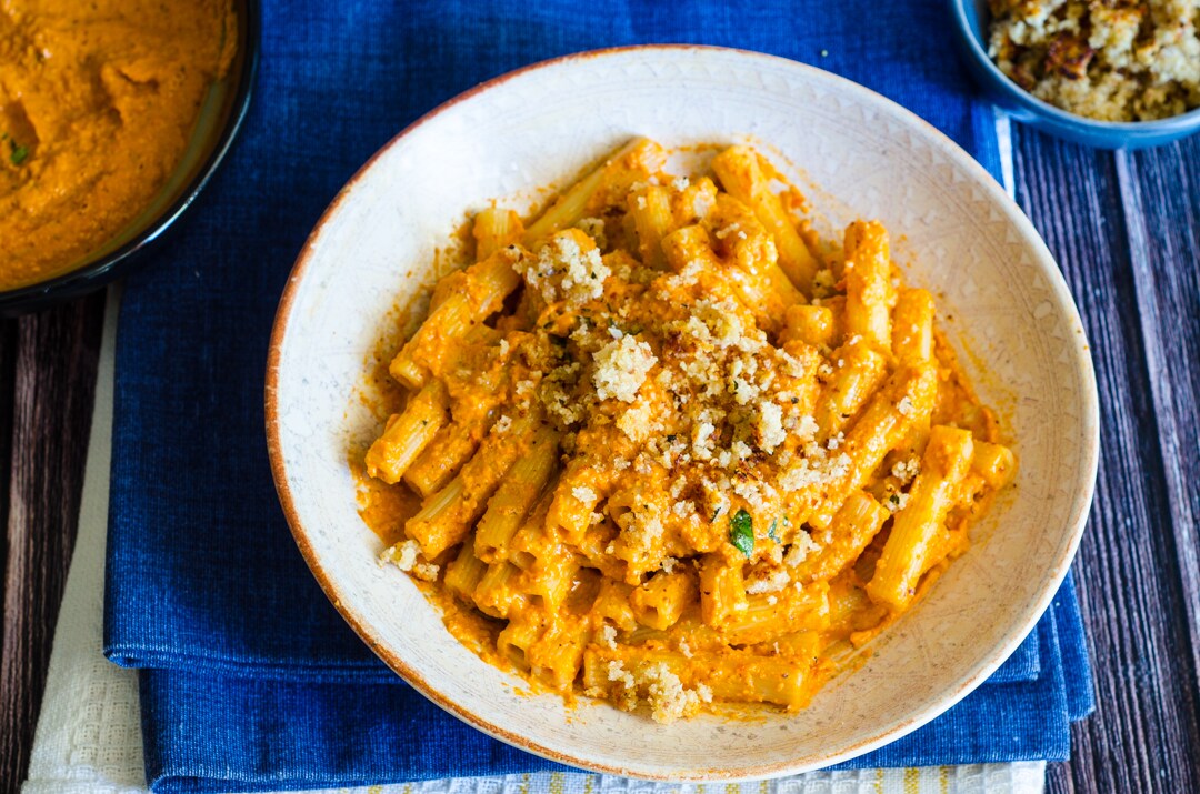 Pasta con crema de pimientos