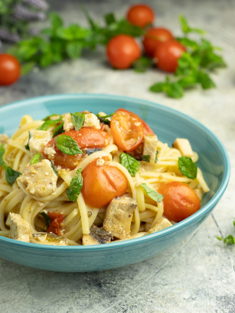 pasta con pez espada y tomate cherry