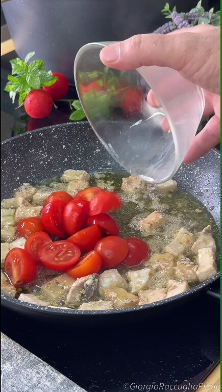 pasta con pez espada y tomate cherry