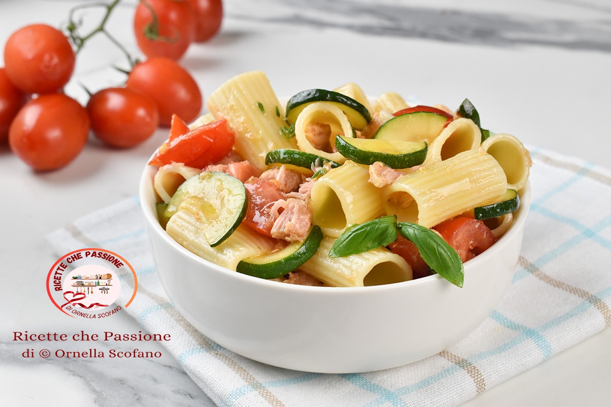 Pasta fría con atún y calabacines