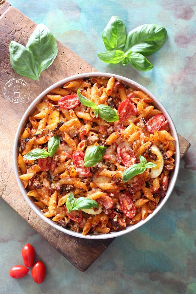 Penne con tomate y berenjenas gratinadas en freidora de aire