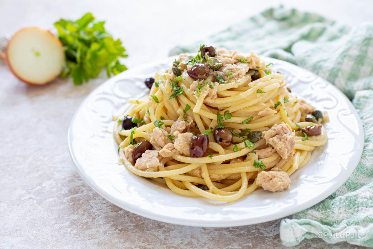 Pasta con atún en blanco