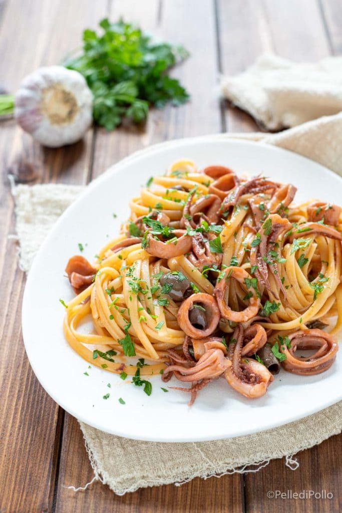pasta con calamares frescos