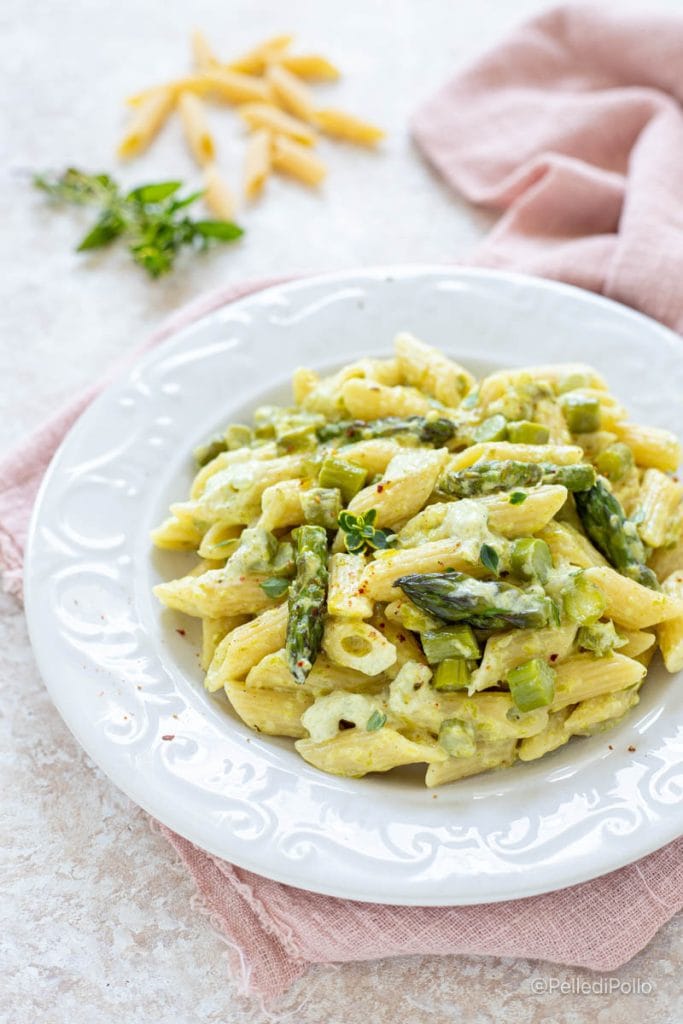 pasta con espárragos cremosa