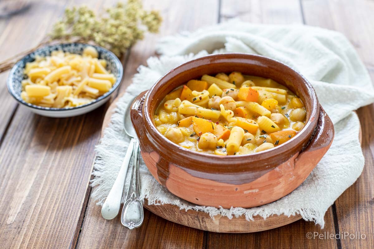 Pasta y garbanzos con calabaza