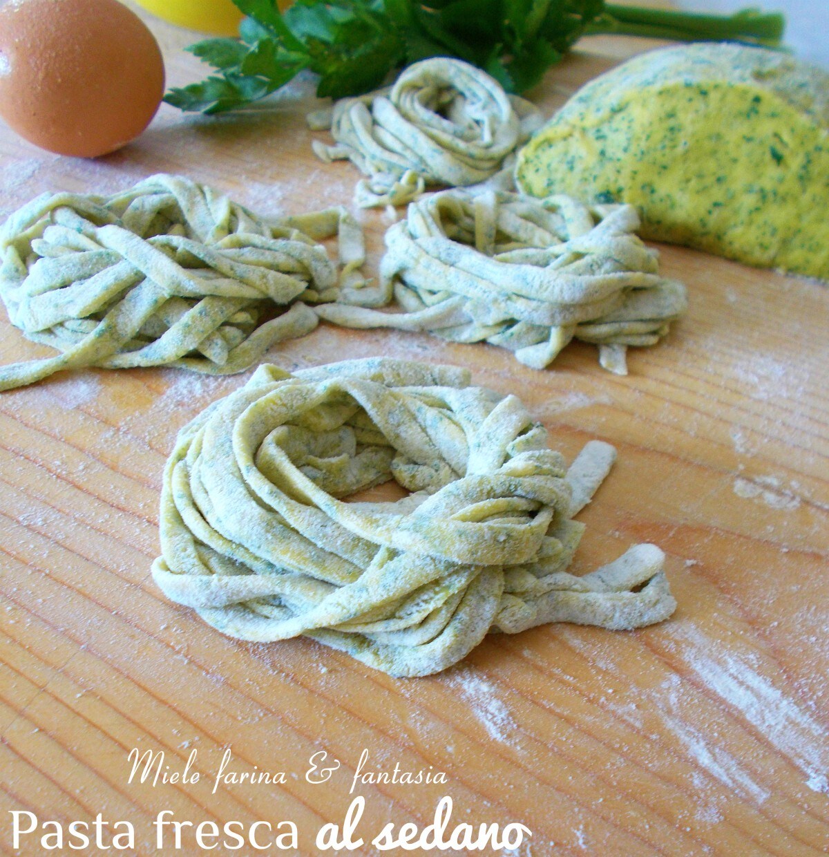 Pasta fresca con huevo al apio