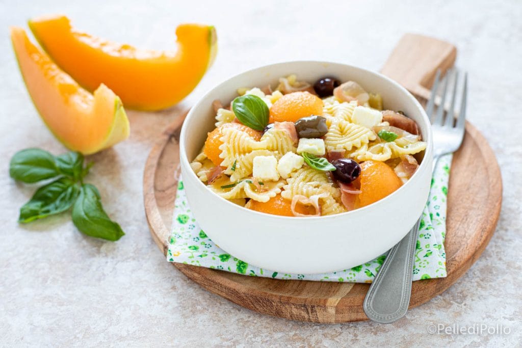 pasta fría con melón y feta