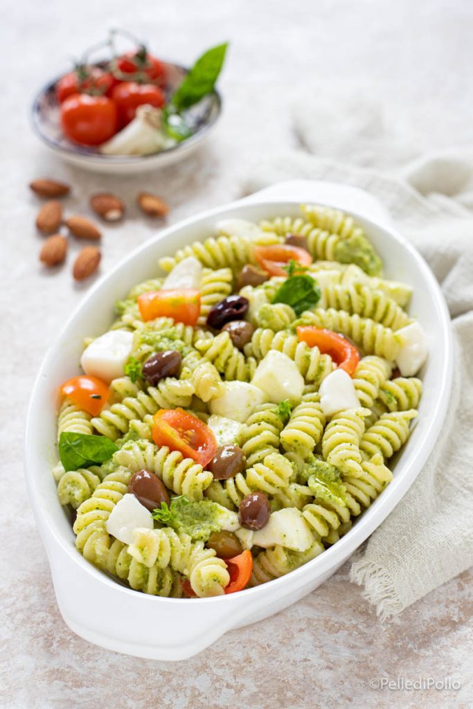 ensalada de pasta con pesto de calabacín