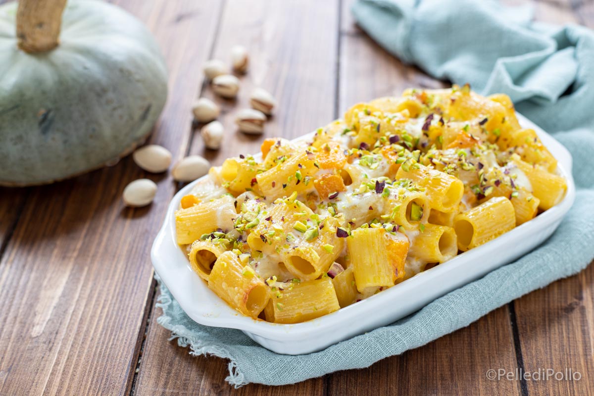 Pasta al horno con calabaza y pistachos