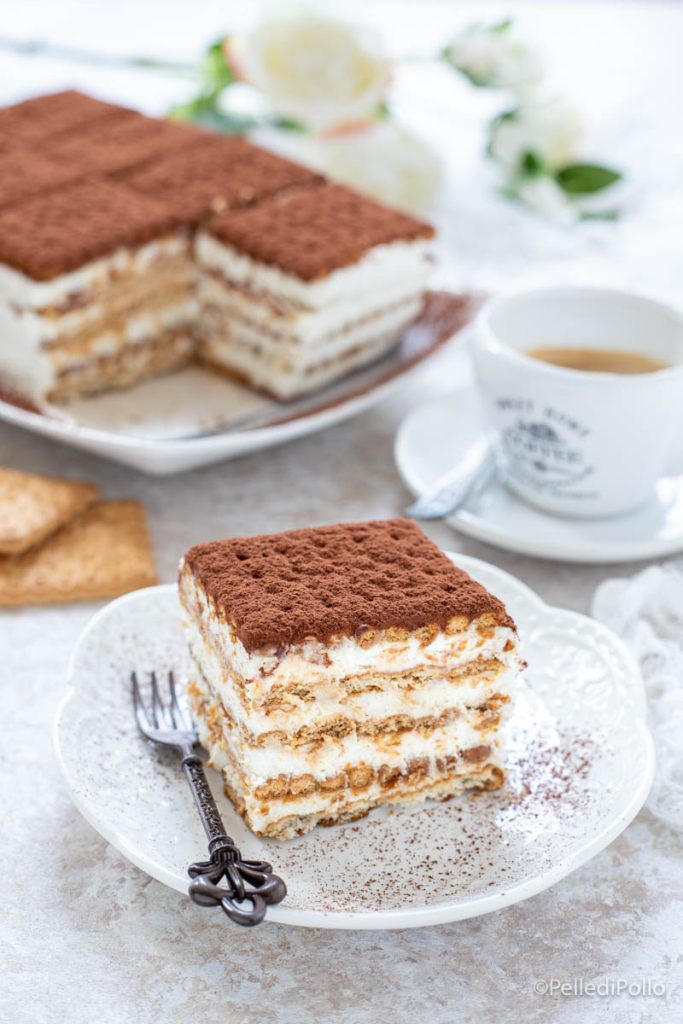 pastel dulce con galletas y café