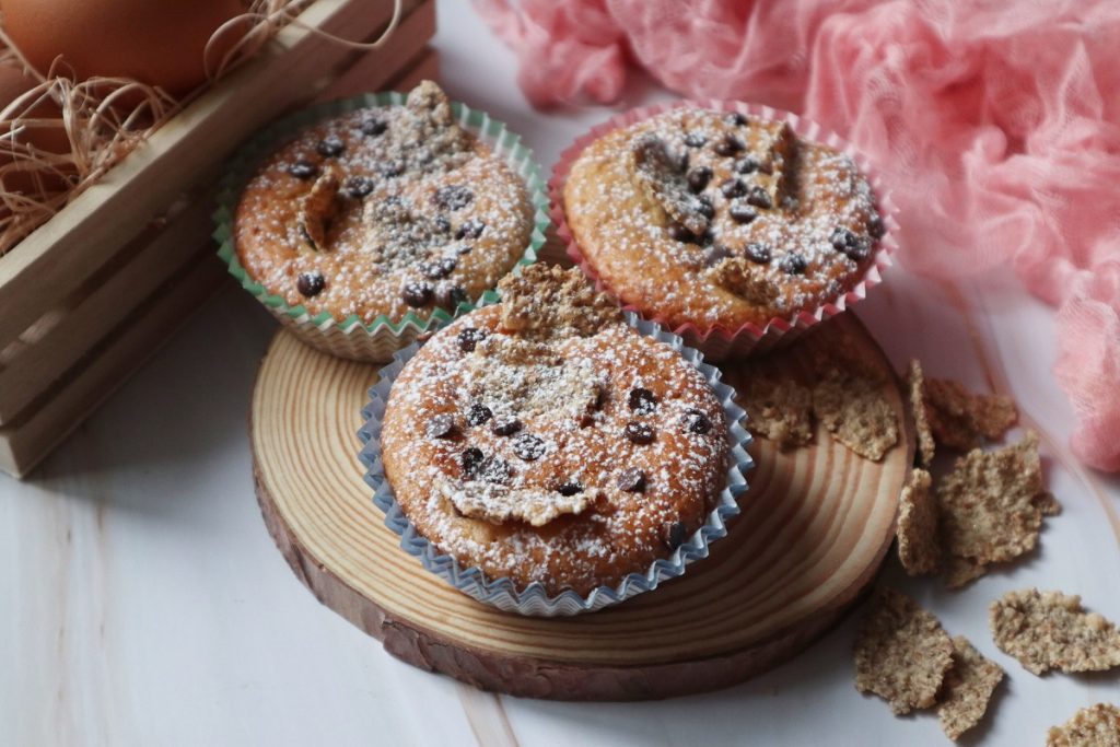 pastelitos con harina de avena cereales y gotas de chocolate