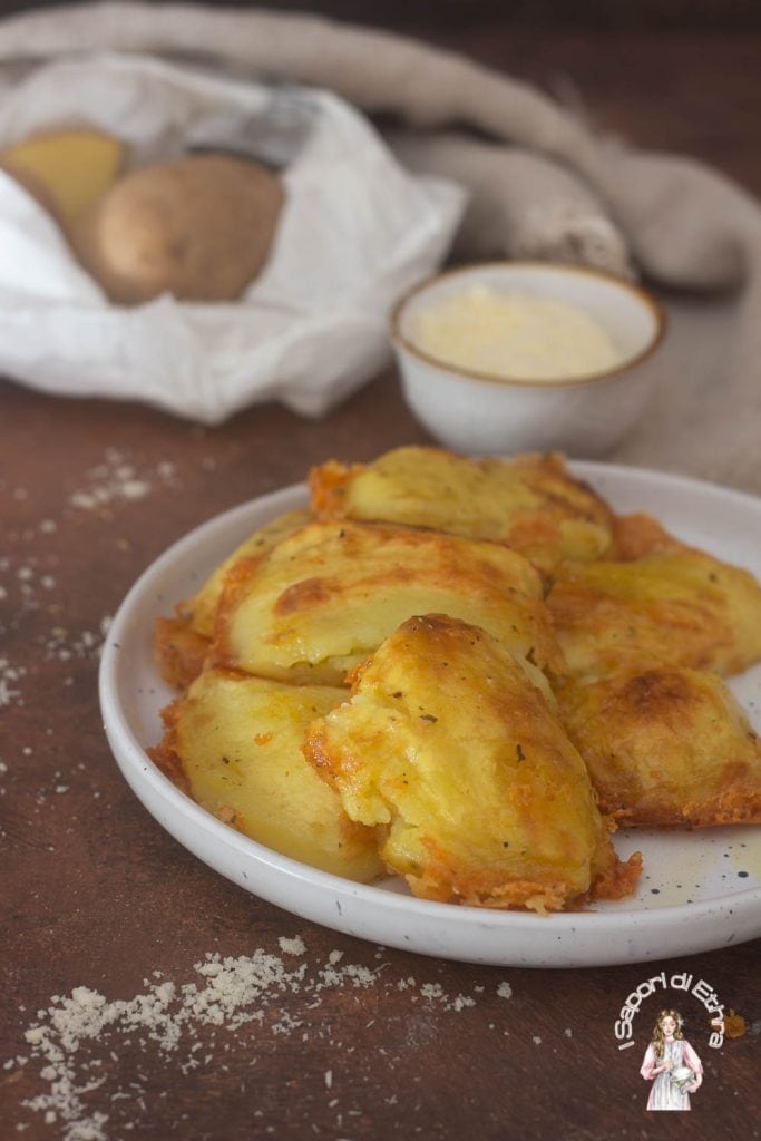 Patatas crujientes al parmesano