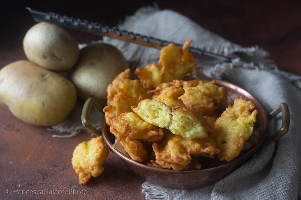 Buñuelos de patata fritos a la cuchara al estilo pugliese