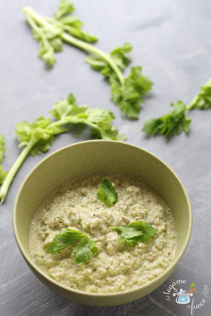 pesto de apio y almendras