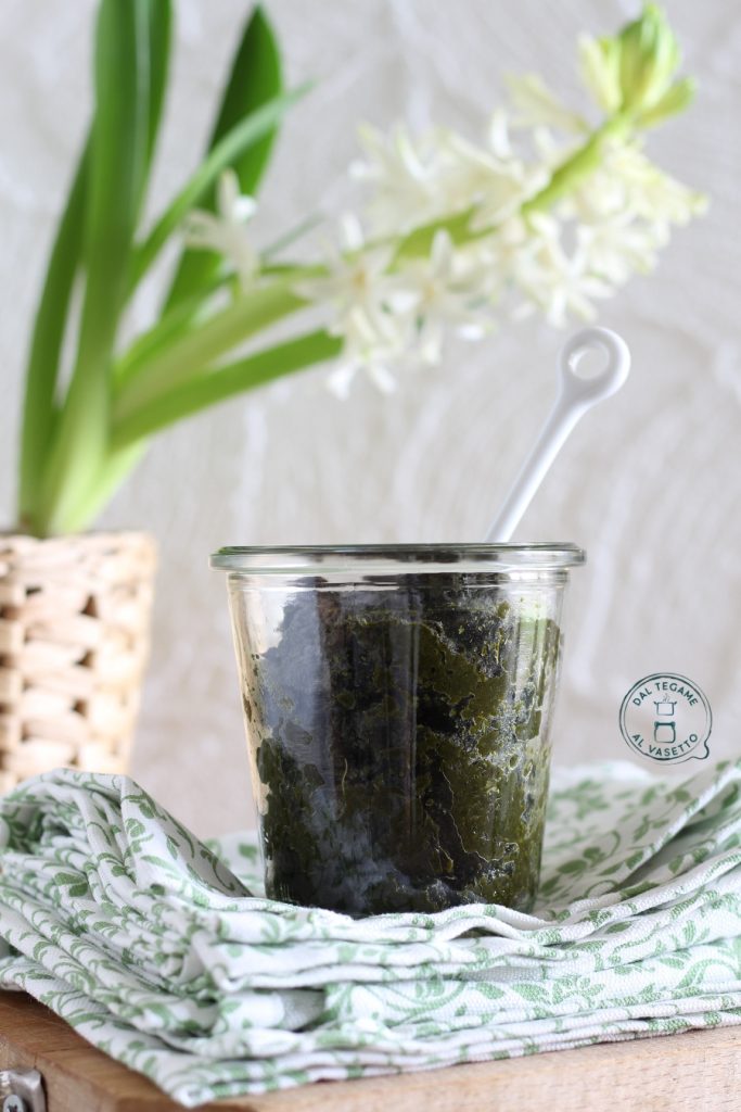 pesto de col rizada con ajo y anchoas en cocción al vacío