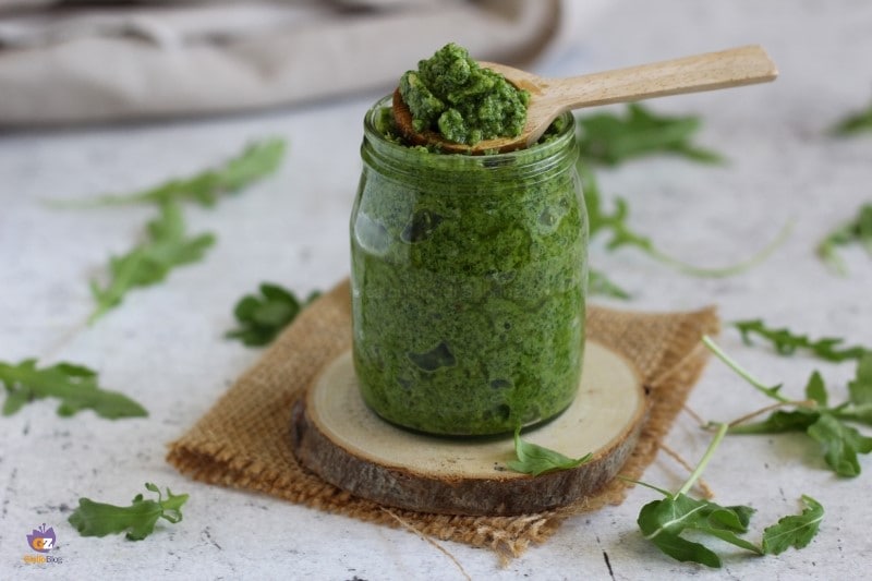 Pesto rápido de rúcula, nueces y avellanas