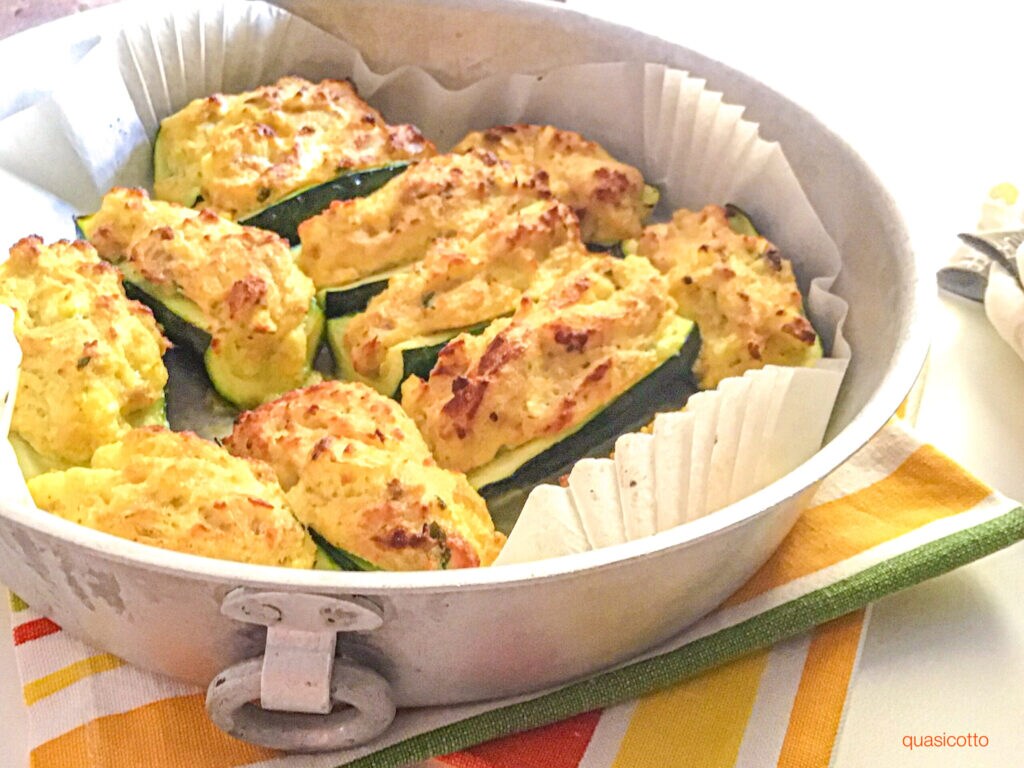 Calabacines rellenos cocinados rápidamente en freidora de aire