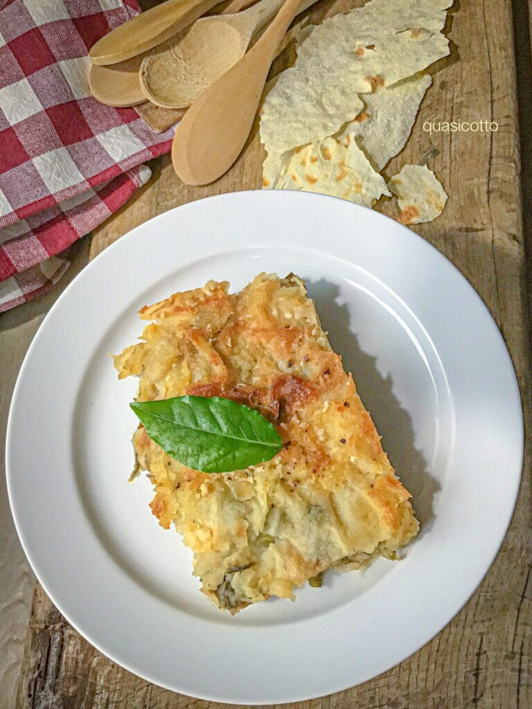 Lasañas al horno de carasau con alcachofas sin tomate