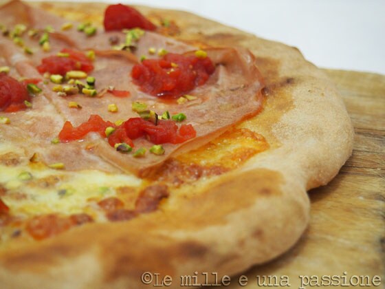 Pizza con la amasadora: masa perfecta para bandeja o piedra, explicado paso a paso