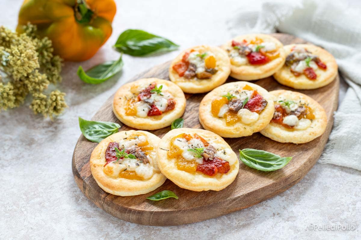 Pizzitas con pimientos y anchoas