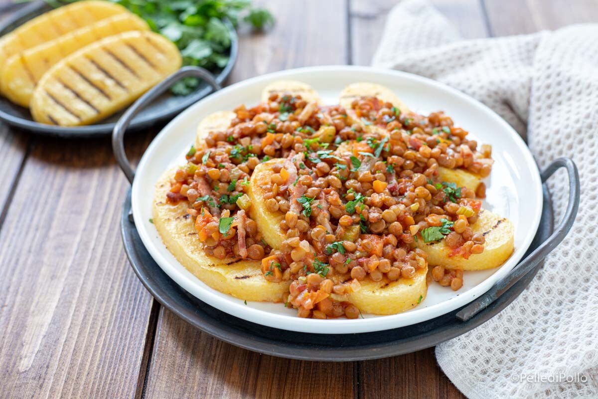 Polenta con ragú de lentejas