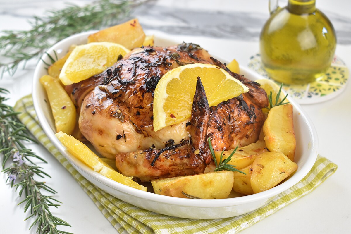 Pollo asado a la naranja con patatas perfecto para las fiestas