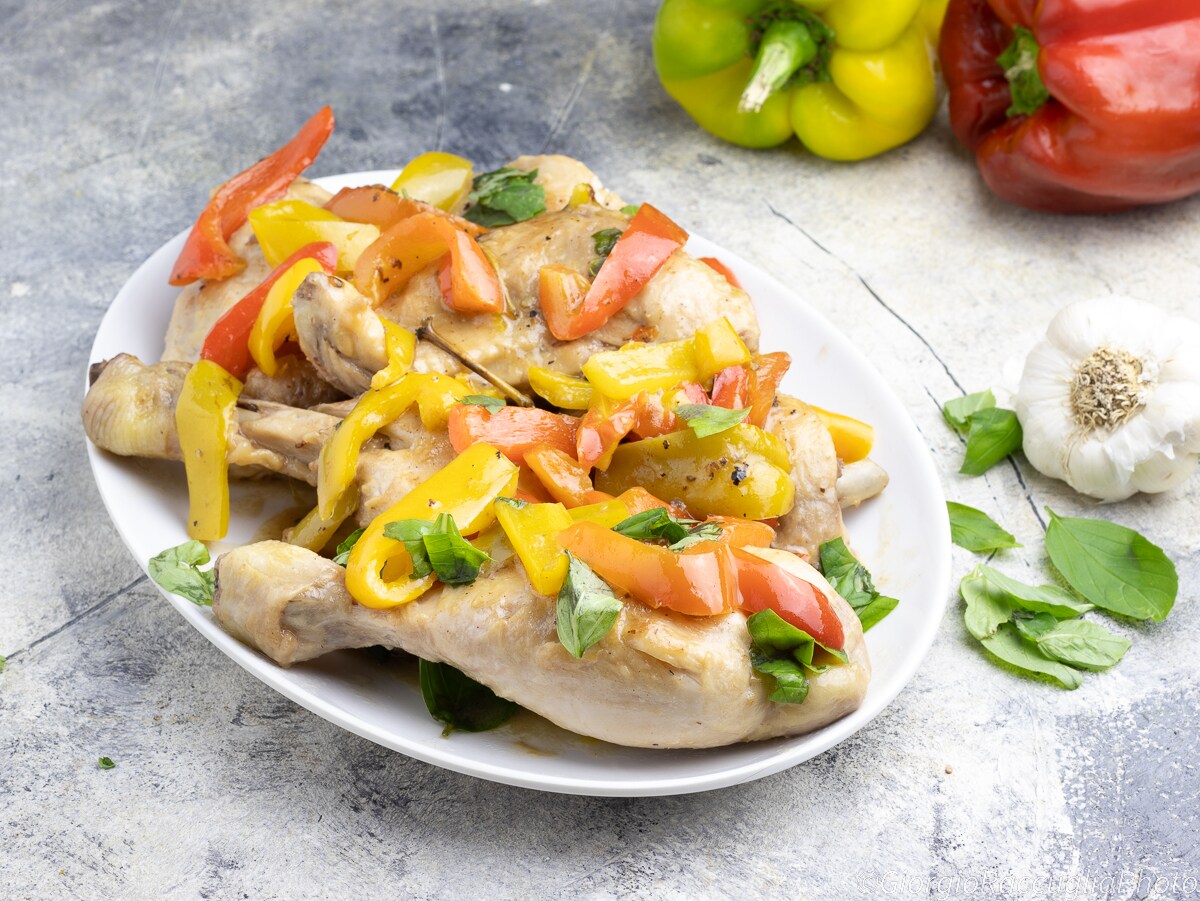 Pollo y pimientos en sartén