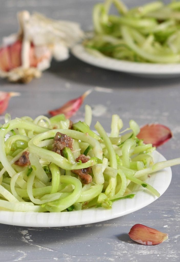 Puntarelle aliñadas a la romana