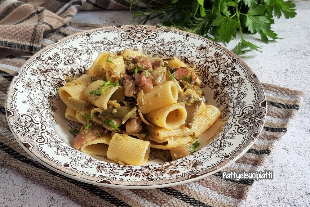 mezze maniche con alcachofas y panceta