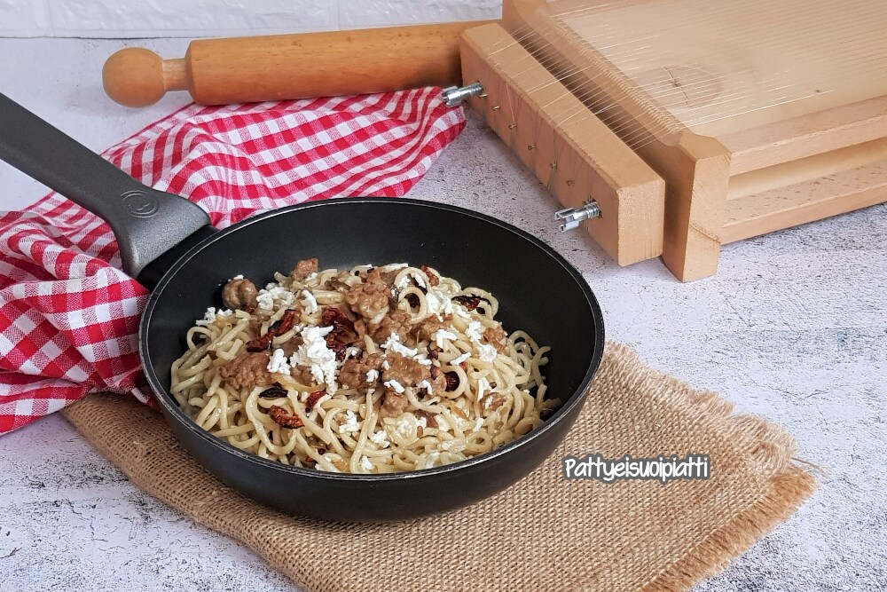 chitarra con setas y ricotta a la pecorara