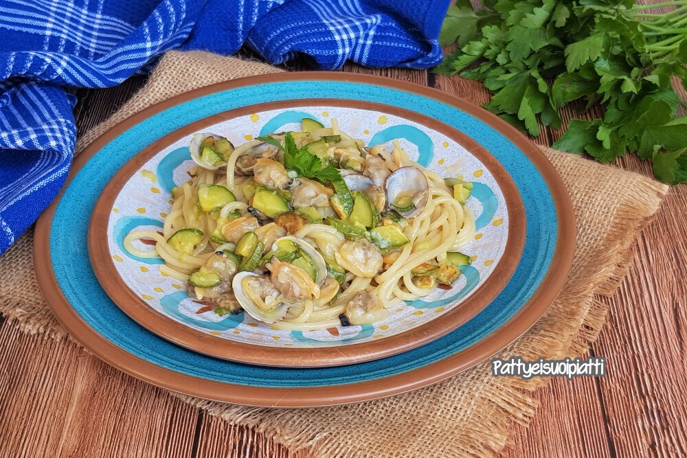espaguetis con almejas y calabacines