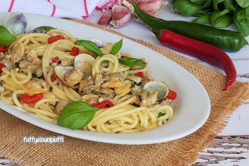 receta espaguetis cremosos con almejas finas