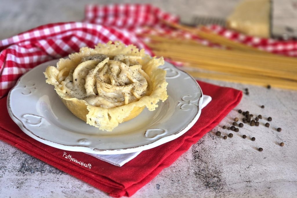 espaguetis cacio e pepe